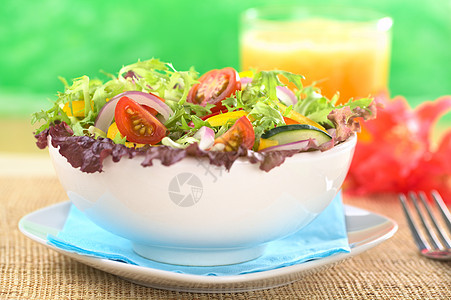 新鲜混合沙拉照片红色蔬菜小吃黄色菊苣黄瓜胡椒午餐绿色图片