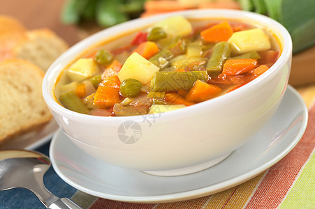 新鲜蔬菜汤土豆韭葱营养红色胡椒照片食物水平豆类课程图片
