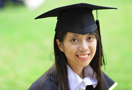 女童毕业微笑学生学习快乐学校大学女性教育少数民族成人图片