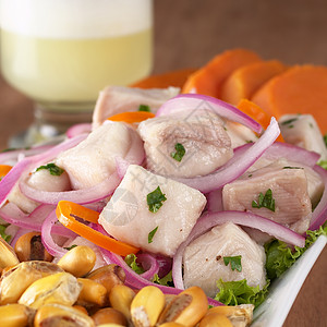 秘鲁 斯蒂尔切维奇角鲨午餐白色腌鱼玉米食物黄色洋葱草本植物橙子图片