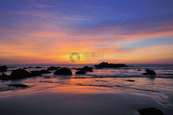 湾海浪巨石支撑岩石太阳海岸线悬崖全景波纹海景图片