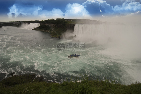 风暴接近加拿大尼亚加拉瀑布图片
