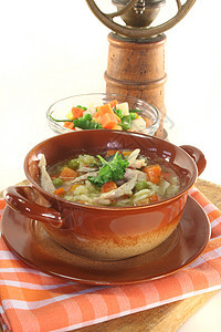 鸡汤食物蔬菜汤锅面条萝卜韭菜玉米菜花营养午餐图片