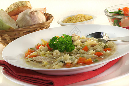 鸡汤午餐玉米面条汤锅萝卜食物营养菜花韭菜蔬菜图片