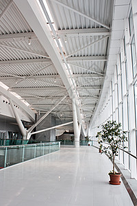 2011年新布加勒斯特机场国际旅行民众过境建筑白色大厅座位飞机场窗户图片