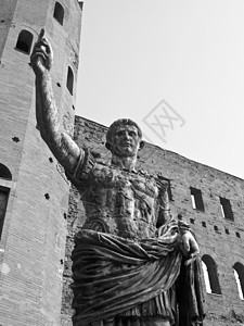 凯撒奥古斯都神像雕像纪念碑黑色地标皇帝建筑学废墟白色图片