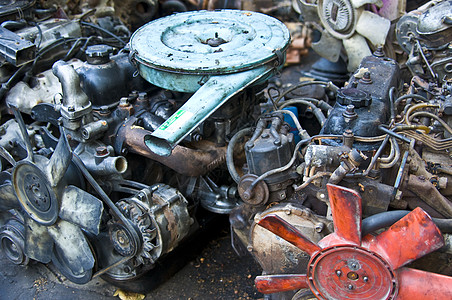 旧汽车零件垃圾场回收废料工业垃圾金属丢弃腐蚀图片