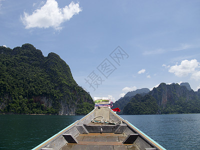 泰国云 天 山 船和拉特恰帕大坝反射天空水平山脉场景水面图片