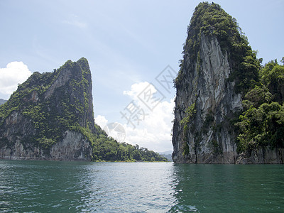 泰国云 天 山 船和拉特恰帕大坝反射水面山脉场景天空水平图片