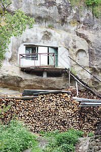 位于Chufut-kale岩石中的住宅图片