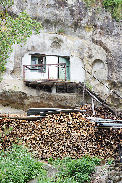 位于Chufut-kale岩石中的住宅图片