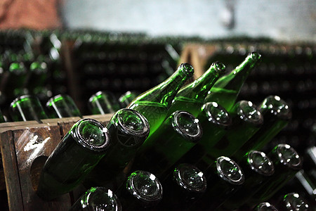 在80米深处的工厂 香槟切拉机仓库白色玻璃旅行酒精地窖酒厂瓶子建筑旅游图片