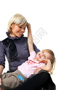 小女孩抱着年轻妈妈童年女儿父母乐趣青年感情头发压痛母亲喜悦图片