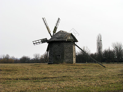 旧乌克拉尼安木制风车遗产天空文化村庄旅行乡村环境历史性力量小麦图片