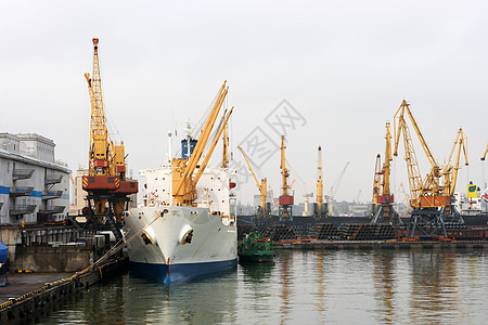 乌克兰敖德萨海港航行码头天空工业货物航海血管出口龙门架港口图片