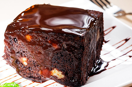 巧克力和胡桃蛋糕食物盘子奶油坚果小吃咖啡蛋糕核桃面包烹饪图片