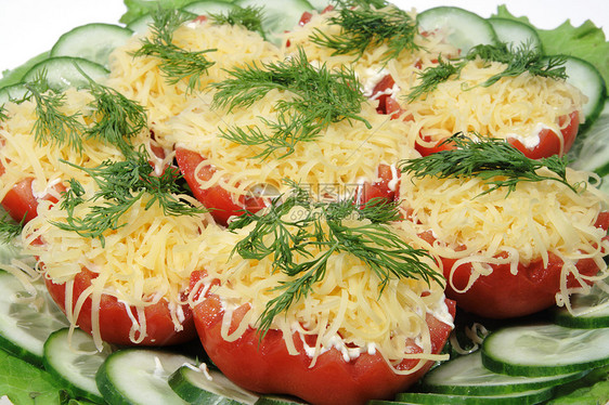 配有奶酪和香肠的番茄食物美食茴香厨房香菜小吃宏观蔬菜礼物午餐图片