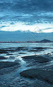 黄昏时沿海岸的香港日落美化海岸线泥沼河口反射土地美丽天空太阳积雨图片
