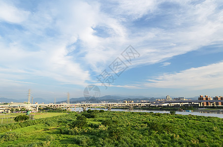 城市风景住宅建筑学场景蓝色天空天堂房子森林村庄景观图片