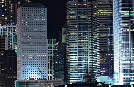 香港夜间办公大楼的营业楼风景商业建筑窗户地球建造交通天际玻璃金融图片