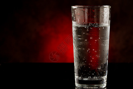 水玻璃杯子反射柜台酒吧水晶气泡口渴力气生活图片