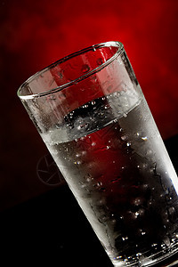 水柜台酒吧水晶反射口渴生活玻璃力气气泡杯子背景图片