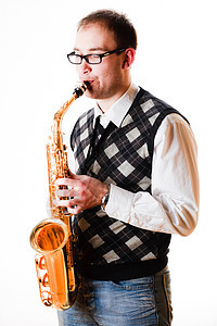 一个带萨克斯风的人的肖像音乐乐器萨克斯管幸福萨克斯手演奏家微笑玻璃眼镜图片