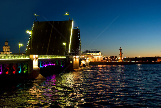 圣彼得堡的摇摆桥图片