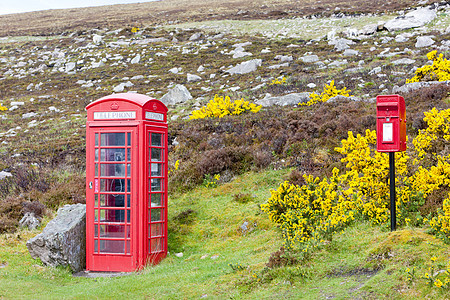苏格兰Laid附近电话亭和信箱植物群植被电讯外观公用电话邮件红色邮政衬套图片