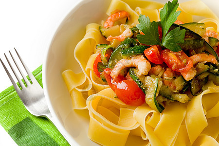 与Zucchini和Shrimps 2的面食食物香菜美食动物蔬菜面条甲壳类叶子西红柿树叶图片