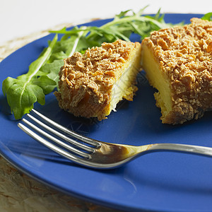 玉米片中的马铃薯片火箭内饰盘子膳食鱼片叉子菜肴营养美食熟菜图片