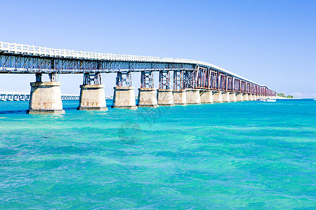 连接美国佛罗里达州佛罗里达礁岛群的公路桥旅行建筑建筑学世界位置建筑物桥梁海洋外观热带图片