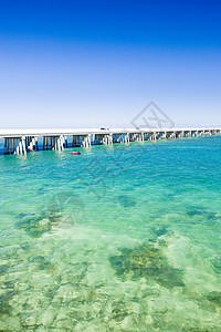 连接美国佛罗里达州佛罗里达礁岛群的公路桥外观建筑建筑学建筑物桥梁海洋热带世界旅行位置图片