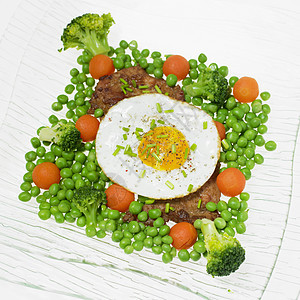 带蔬菜的猪肉牛排膳食熟食静物食物内饰食品美食营养盘子熟菜图片