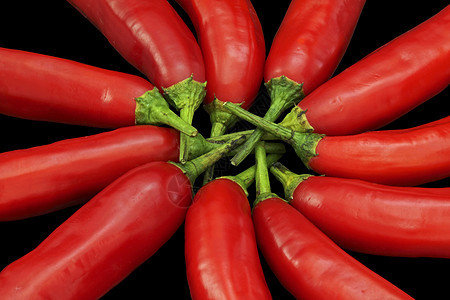 黑色背景的红胡椒香料美食红色食物辣椒绿色蔬菜活力文化烹饪图片