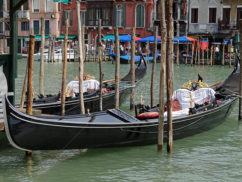 威尼斯大运河上的歌多拉假期建筑湖泊旅游教会巡航城市景观气氛阳台图片