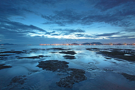 黄昏时沿海岸的香港日落美化土地天堂美丽阳光泥沼风景太阳河口蓝色图片