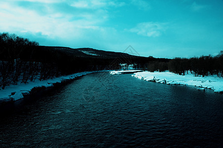 冬季河旅游植物群旅行植物溪流流动装饰品蓝色天气休息图片