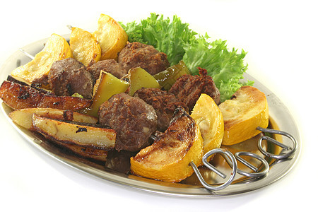 摩洛哥烧烤切片蔬菜土豆沙拉炙烤肉串盘子肉丸胡椒图片