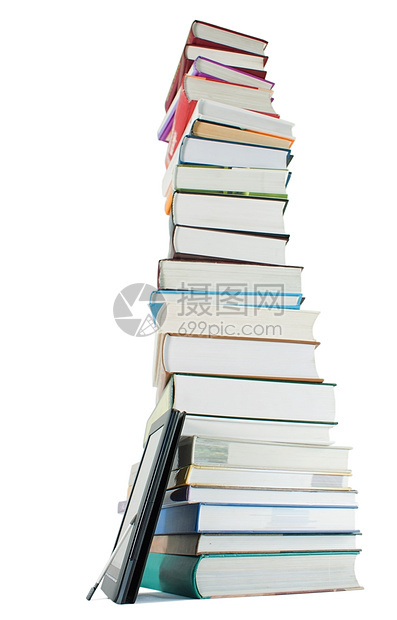 白色背景的高堆书本和电子书籍阅读器白人背景图书小说笔尖展示读者阅读学习教科书技术文学图片
