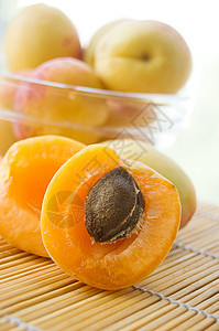 新鲜杏仁玻璃食物健康饮食盘子水果种子营养白色橙子图片
