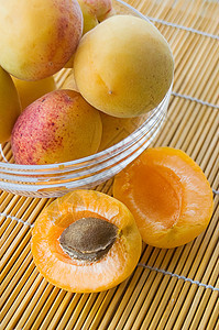 提取杏子营养白色食物玻璃黄色饮食水果橙子盘子图片