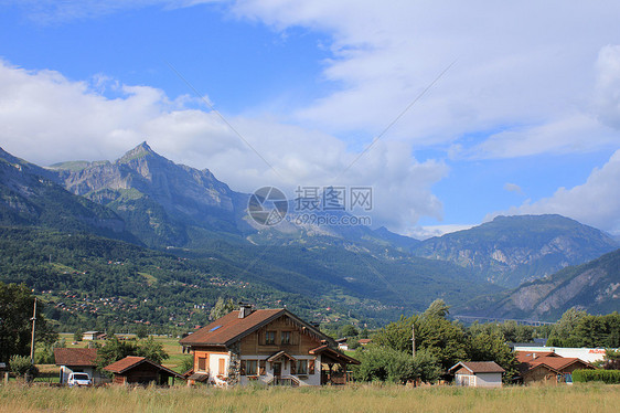 住房和山岳图片