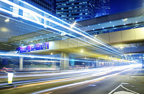 夜间在香港的交通景观市中心运输蓝色速度街道摩天大楼商业运动建筑图片