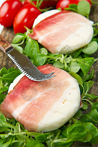 意大利托米诺奶酪山羊牛肉奶牛沙拉草药牛奶食物木头营养生物图片