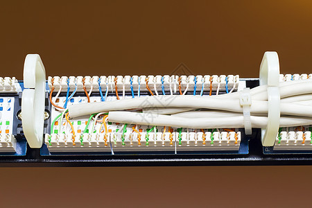 补丁面板的后方视图反射互联网电线塑料局域网电脑交换电子产品连接器编码图片