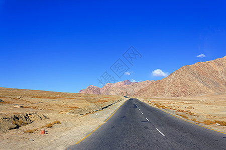 山山公路山脉天空全景空间山路风景开放图片