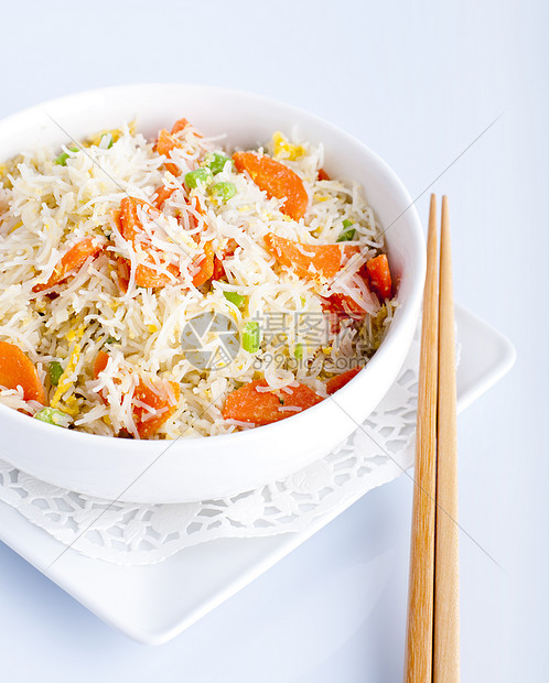 亚洲大米面条筷子厨房食物挂面午餐服务盘子油炸餐厅水平图片