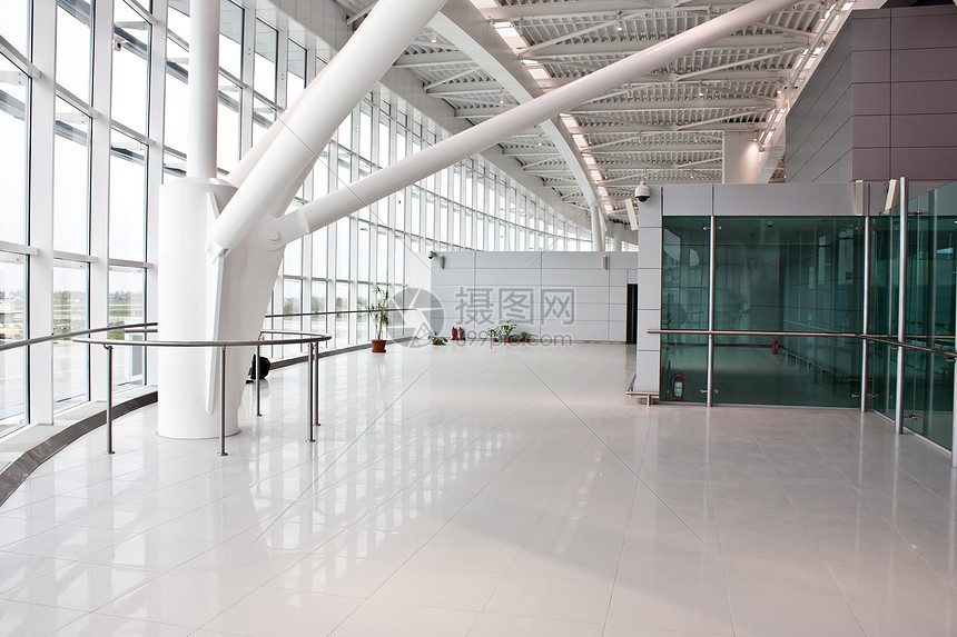 2011年新布加勒斯特机场休息室国际车站白色座位走廊运输过境地面建筑图片