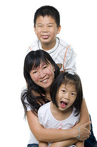亚洲家庭孩子们孩子母亲女儿微笑乐趣儿子女士女性童年图片
